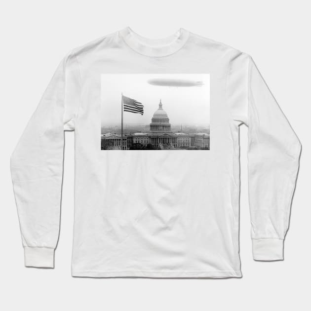 Graf Zeppelin over Washington DC, 1920s (C030/3189) Long Sleeve T-Shirt by SciencePhoto